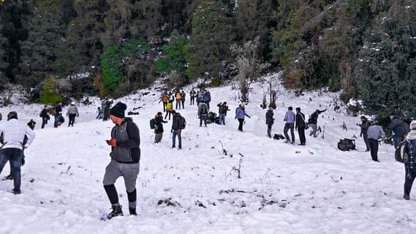 Parashar Lake Trek