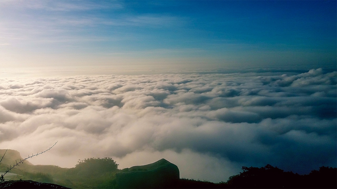 A blanket of clouds at Skandagiri