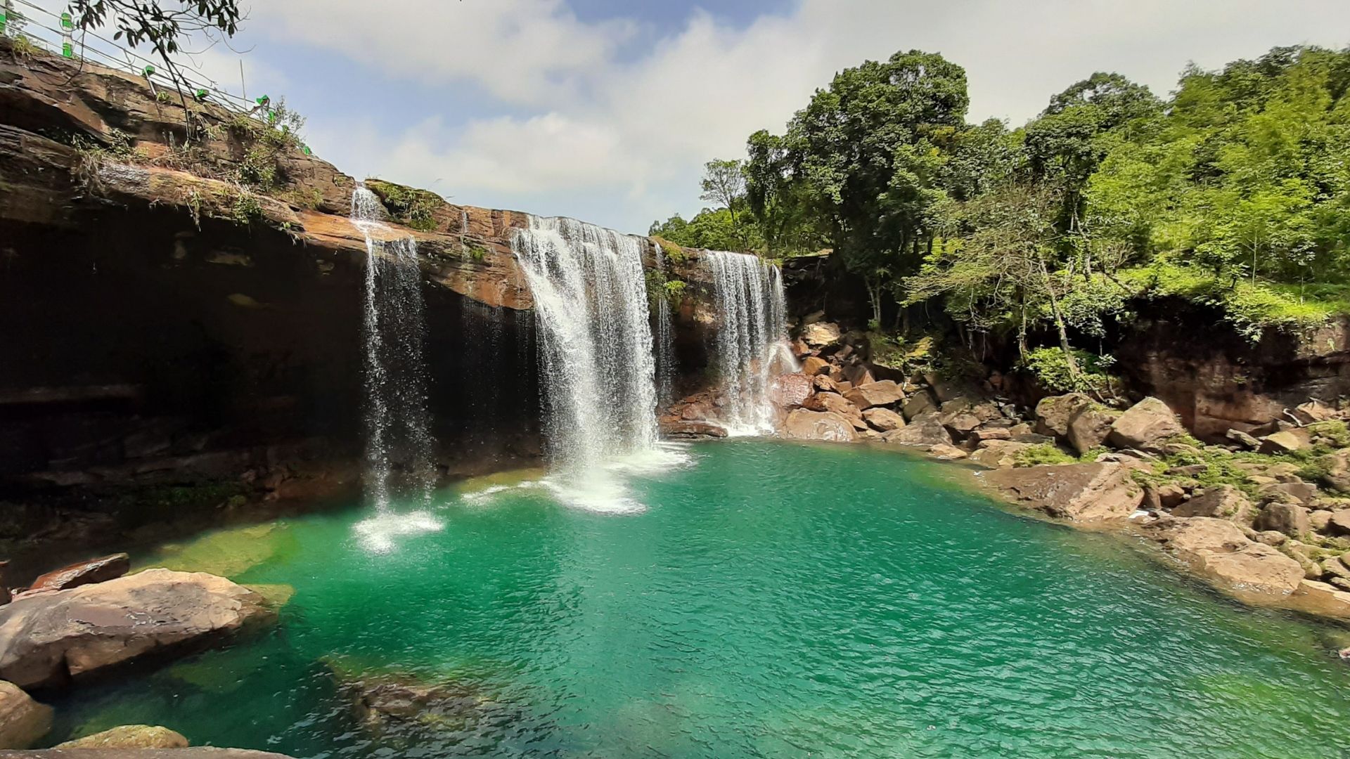 Krang-Suri-Falls-Meghalaya-Plan-The-Unplanned